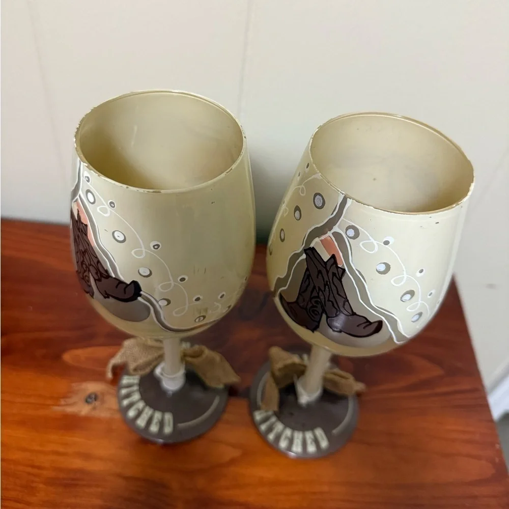 Gettin’ Hitched set of 2 Wine Glasses Wedding Gift Cowboy Boots Country Girl